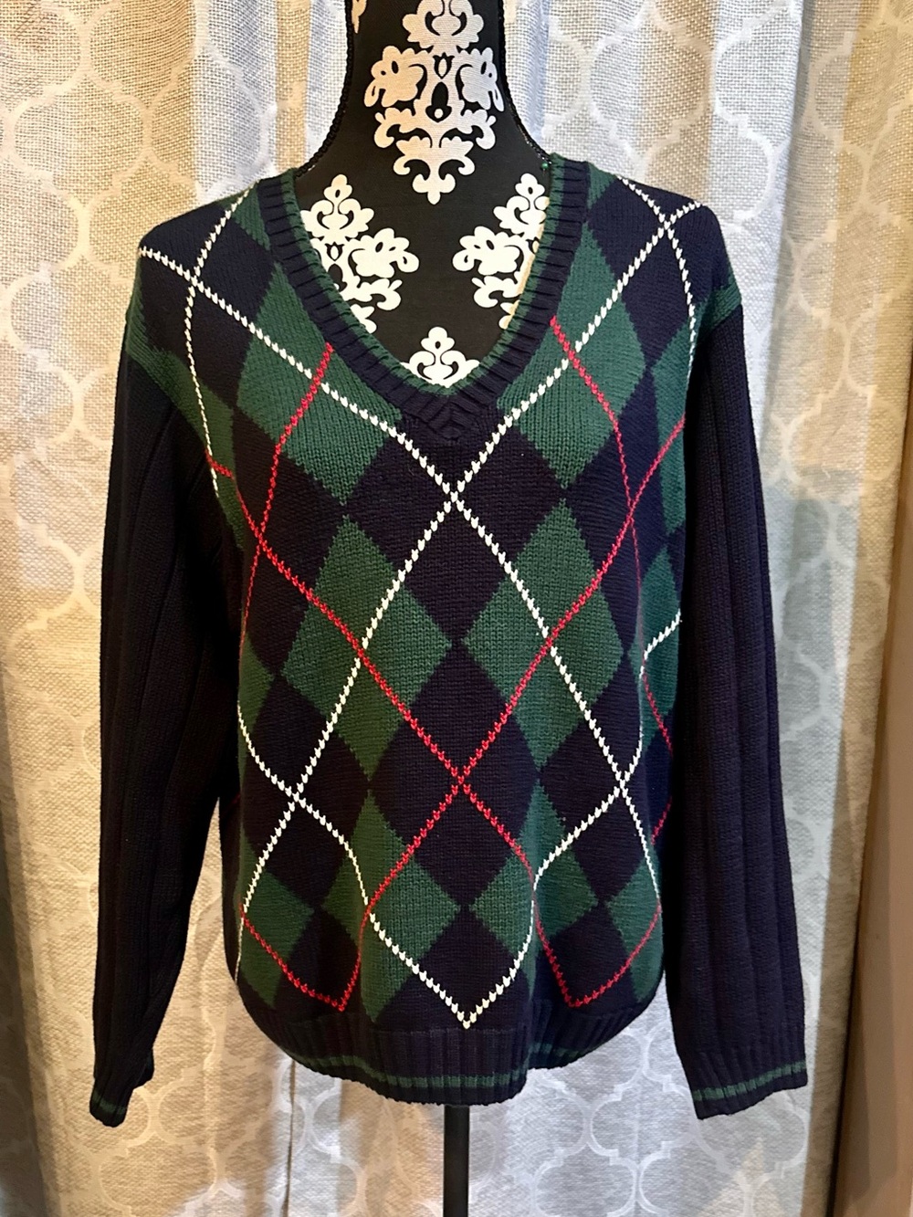 Vintage IZOD  Navy Green Argyle V-Neck Sweater with Red and White Accents sz L